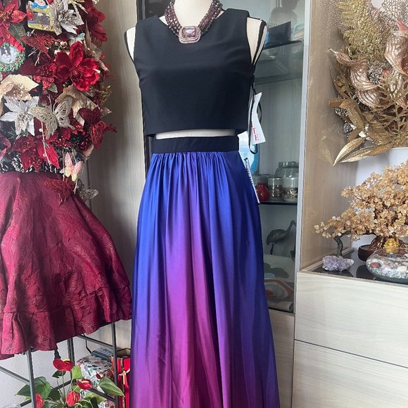 Betsy Adam Dresses & Skirts - Betsy Adam Ombre Gown